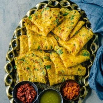a large oval tray filled with Moong Dal Chillas